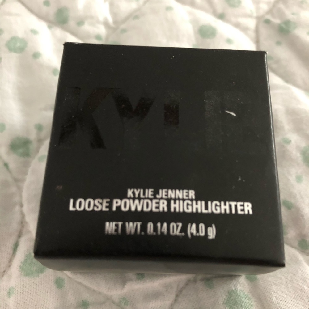 Kylie Jenner Loose Powder Highlighter